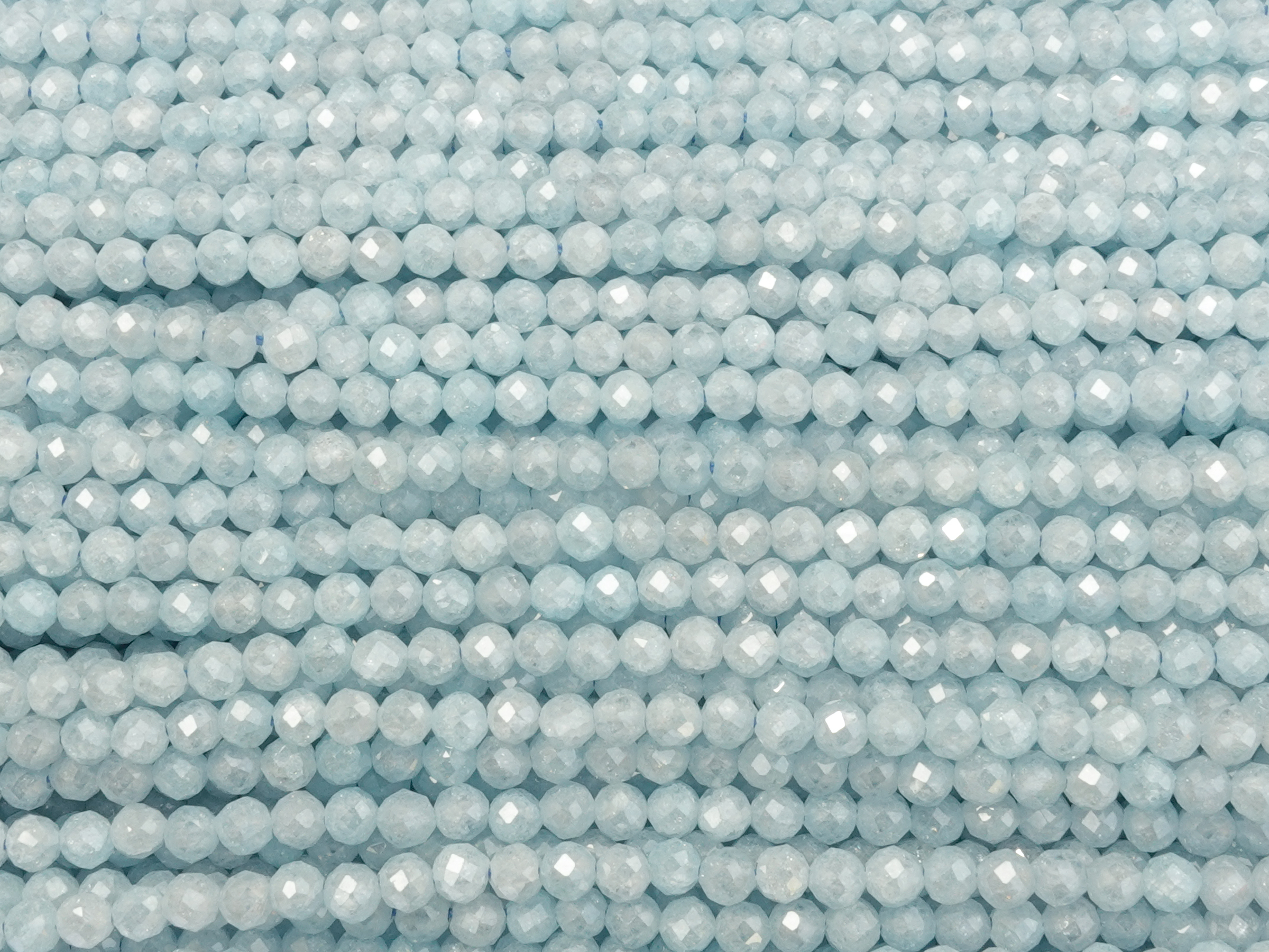 pastellblaue, facettierte Zirkonia Perlen 3mm