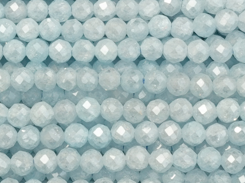 pastellblaue, facettierte Zirkonia Perlen 3mm - Nahaufnahme